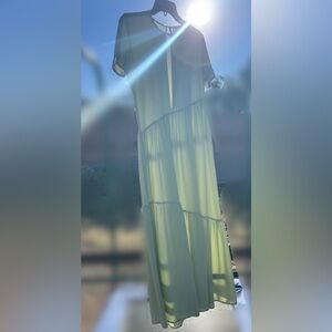 Gorgeous pistachio colored Spring/Summer Maxi Dress. Size S